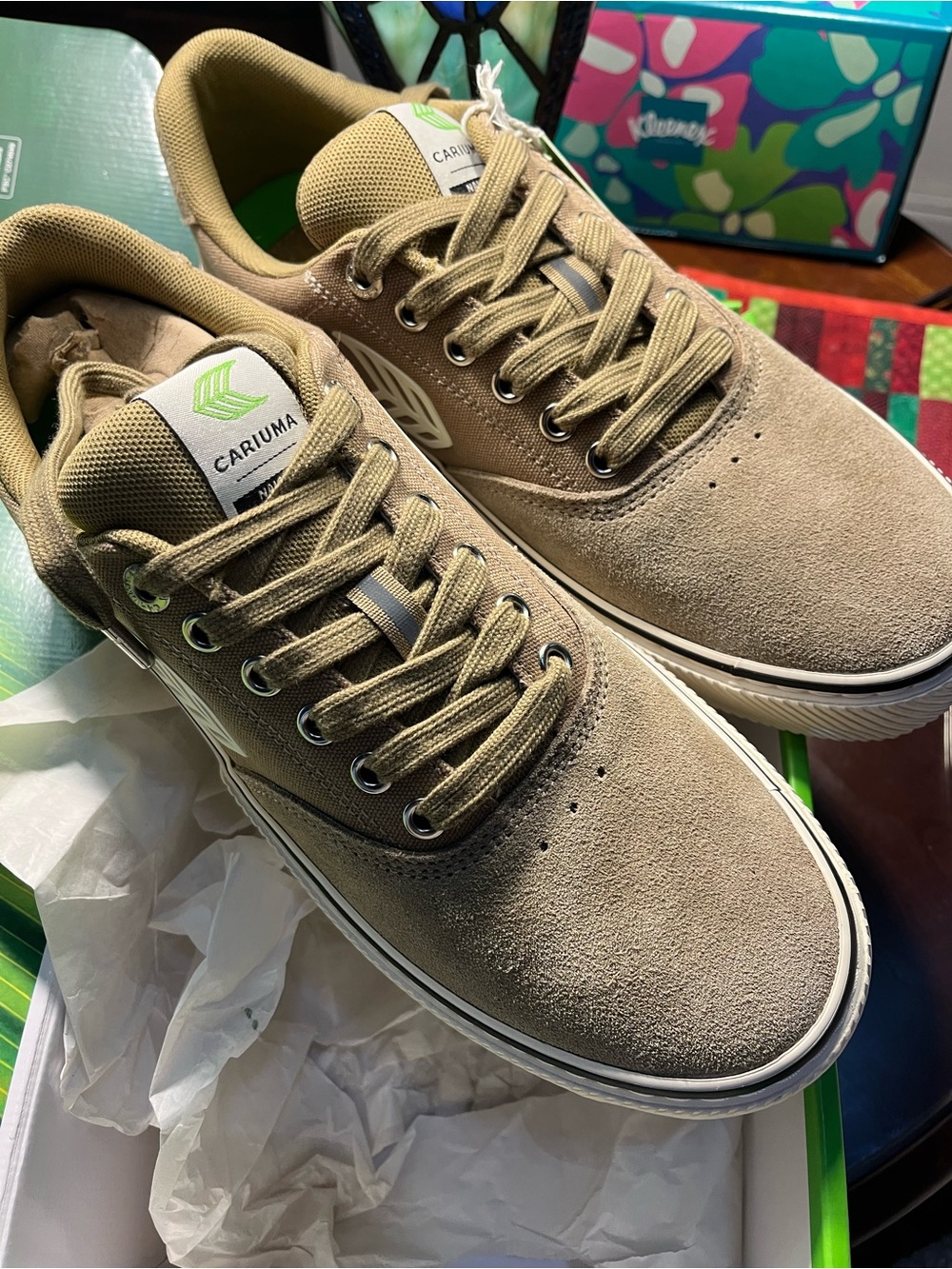 Cariuma Men’s Suede Sneakers - Beige/Tan